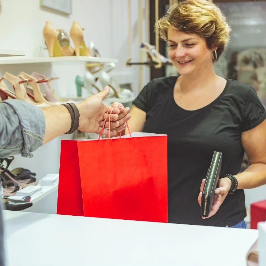 7 sugestões para lojas de calçados evitarem a inadimplência e venderem mais a prazo