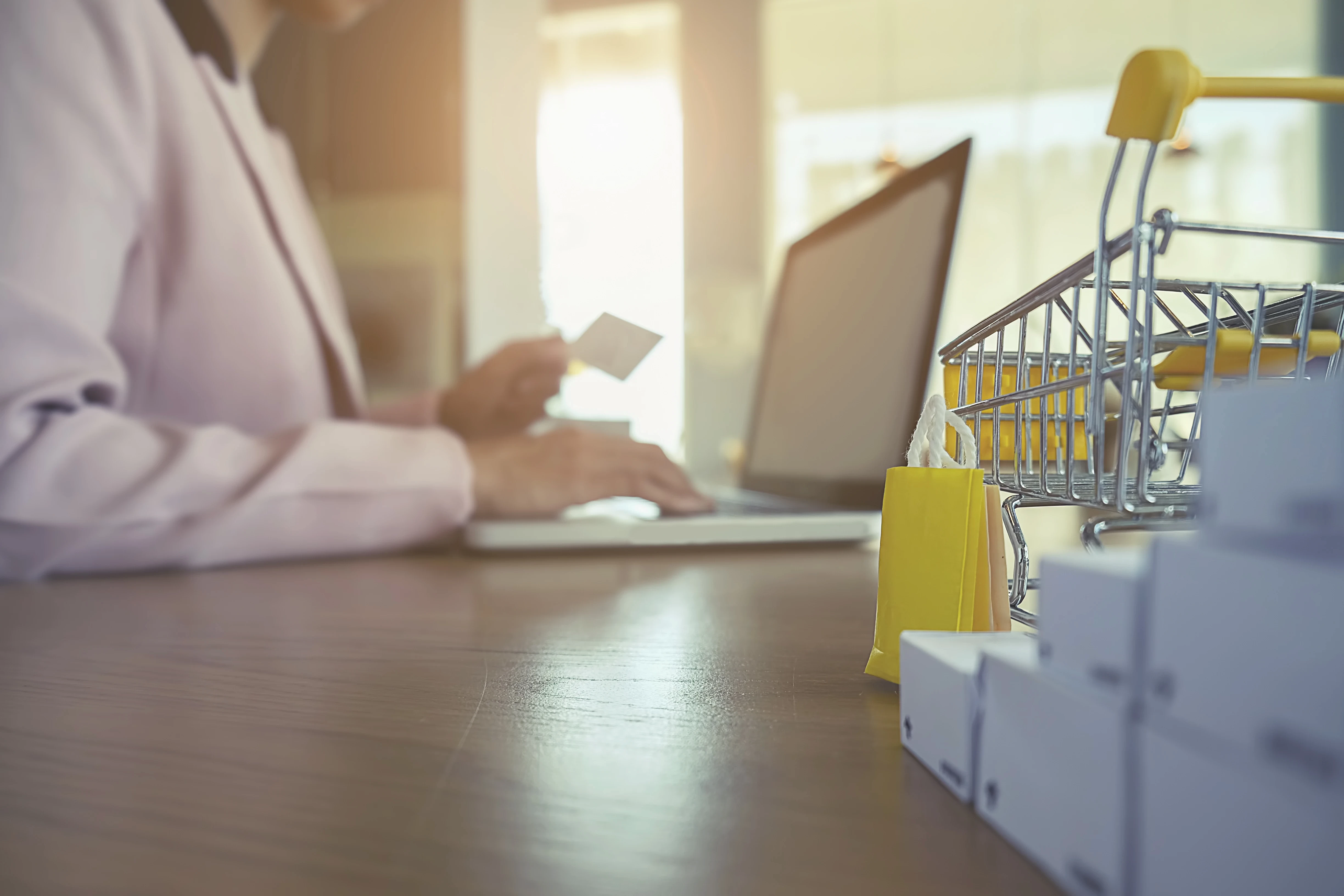 
            ESTRATÉGIA DE DIFERENCIAÇÃO POR MEIO DA ENTREGA E OFERTA DE SERVIÇO NO VAREJO        