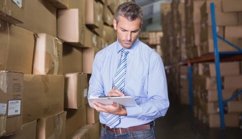 
            GESTÃO DE ESTOQUE NO VAREJO: 4 DICAS PARA REDUZIR SEUS CUSTOS        